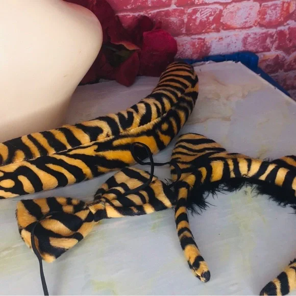 Tiger Print Three Piece Cat Haloween Costume Set - Picture 6 of 6
